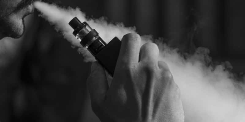 CBD-Öl rauchen - Symbolfoto CBD-Öl rauchen